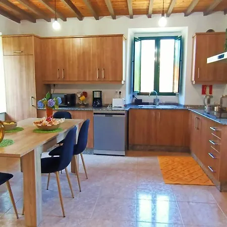 A Casa Do Porto Cerca De Cedeira Y De La Playa De Pantin Holiday home *